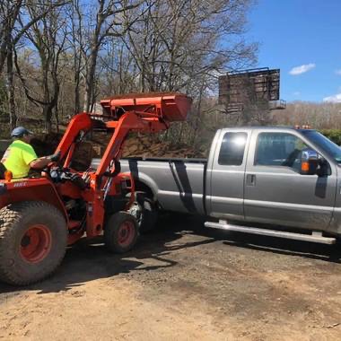 Mulch delivery loading