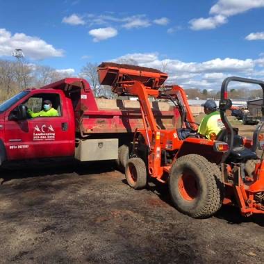 Loading mulch for delivery